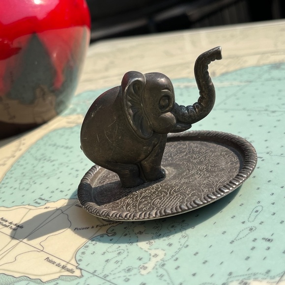 Vintage Elephant Ring Dish / Trinket Holder - Picture 2 of 6